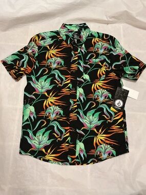 NWT Volcom Boys Button Down Shirt - Soft Woven Hawaiian Beach Shirt MEDIUM